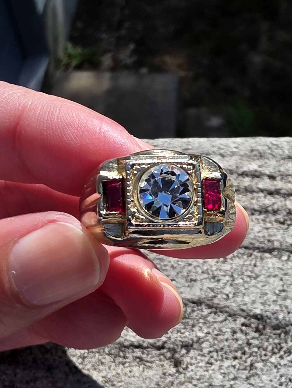 Vintage Light Colored Gold Toned Men's Ring With Clear And Red Stones - Picture 3 of 14